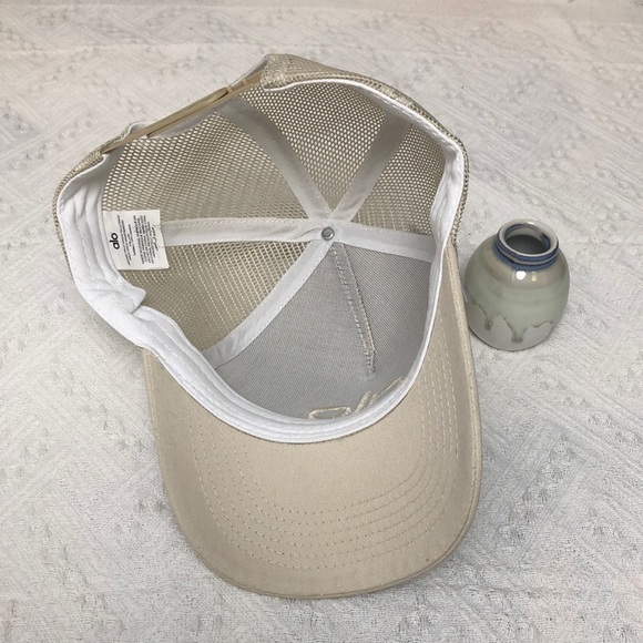 ALO Yoga Cream Mesh Cap - Picture 4 of 5